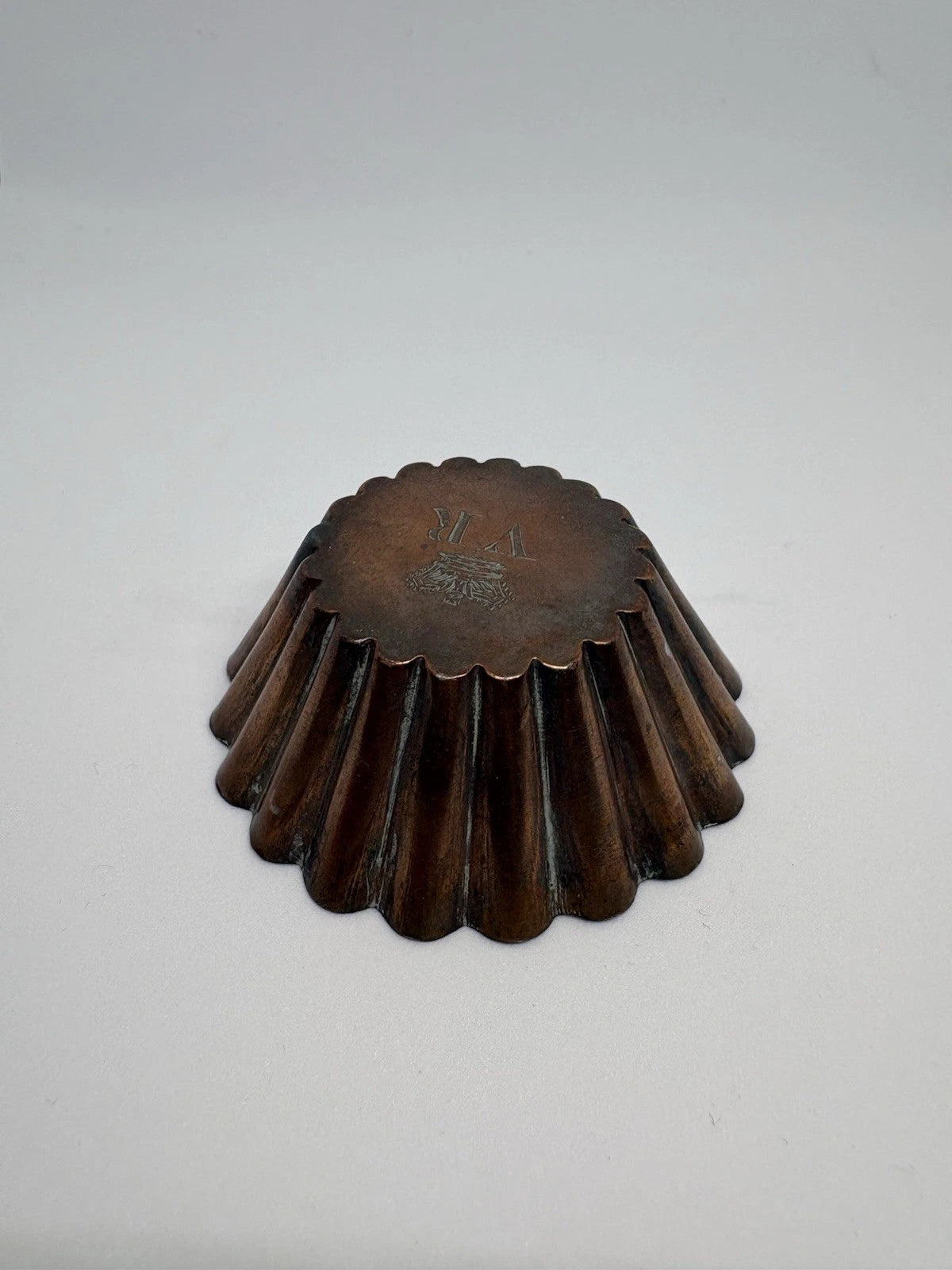 Antique Queen Victoria Buckingham Palace VR Copper Cake Tin Made for Queen